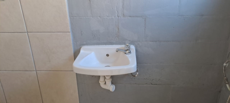 2 Bedroom Property for Sale in Park Village Western Cape